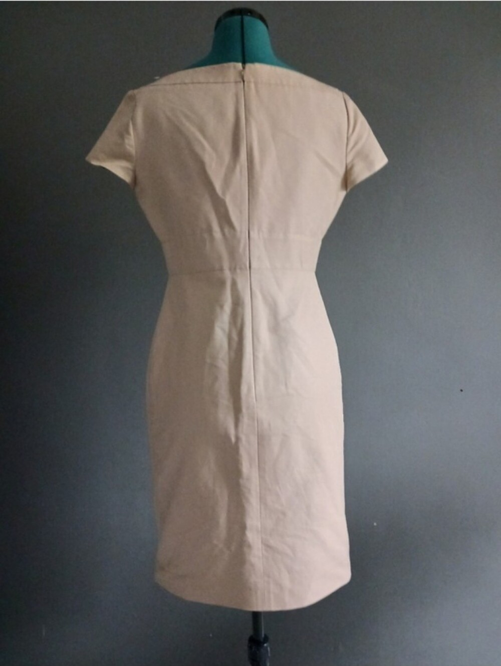 Valentino Classic Cream Sheath Dress with Bow Detail Size 6 - Picture 6 of 10